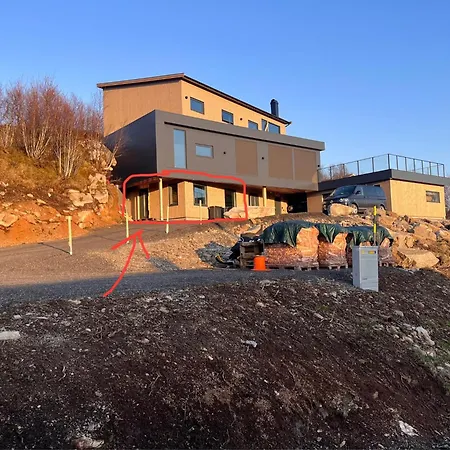 Nybygd Og Sentral Leilighet Vestvagoy